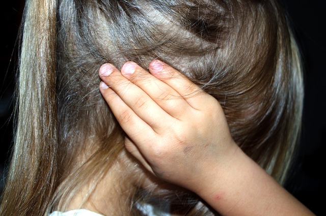 toddler hitting head with hand