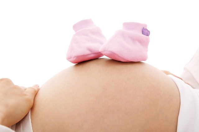 Ways To Announce Pregnancy To Family In Person