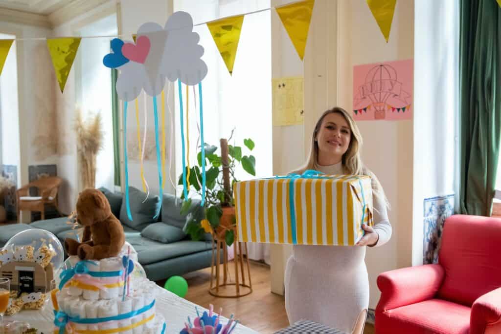 What to Put in a Baby Shower Gift Basket
