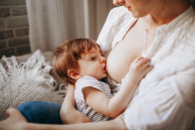 Understanding Baby Grunting While Breastfeeding