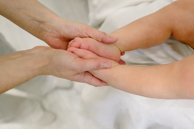 Baby Legs Turn Purple When Held