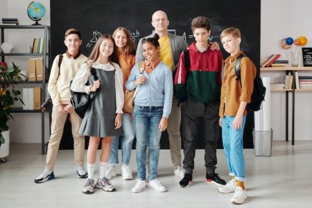 how old are you in grade 8 in us