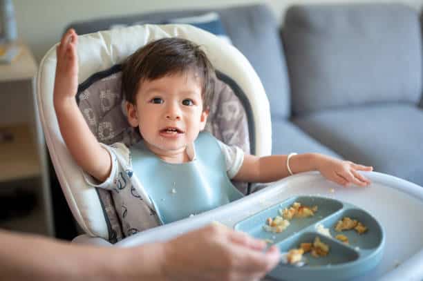 How to Teach Baby to Use Spoon