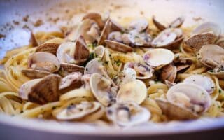 Is it Safe to Eat Clams While Pregnant? A Clear Answer