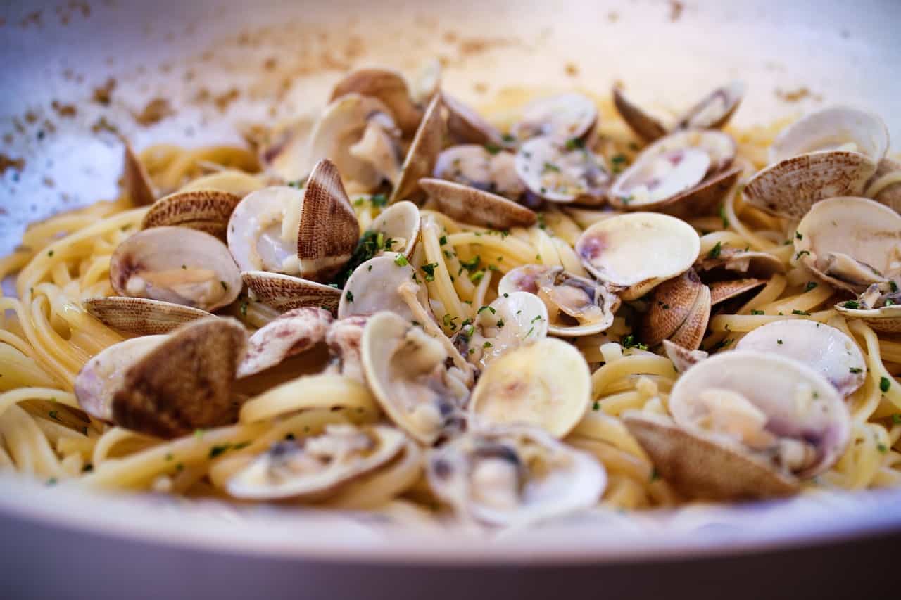Is it Safe to Eat Clams While Pregnant? [Answered]