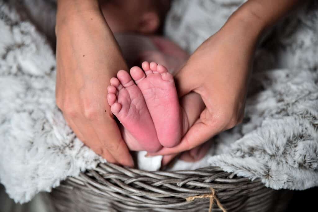 4 month old baby leg tremors