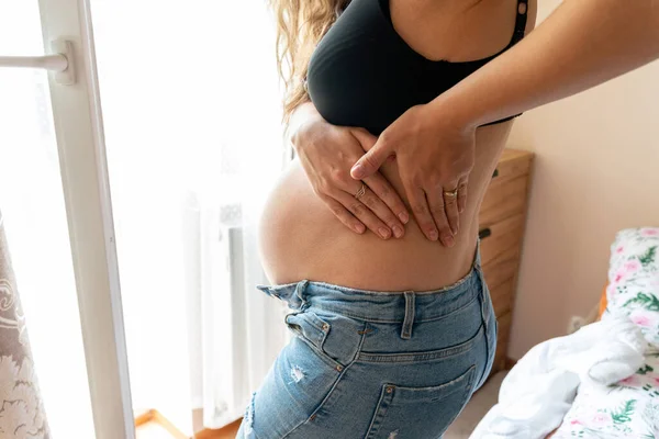 How to Safely Crack Your Back While Pregnant