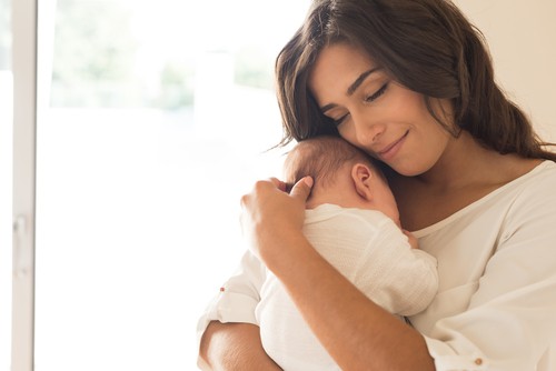 A New Moms Guide to Navigating the Early Days